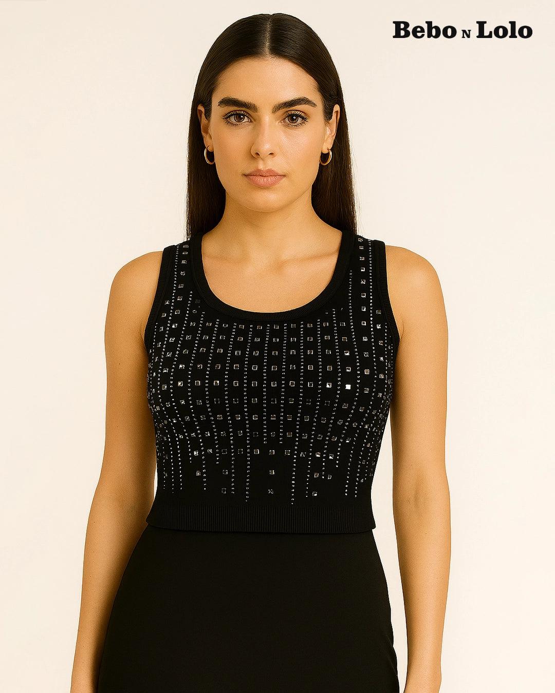 Woman wearing a black sleeveless top with white patterns on a beige background, branded 'Bebó n Lolo'.